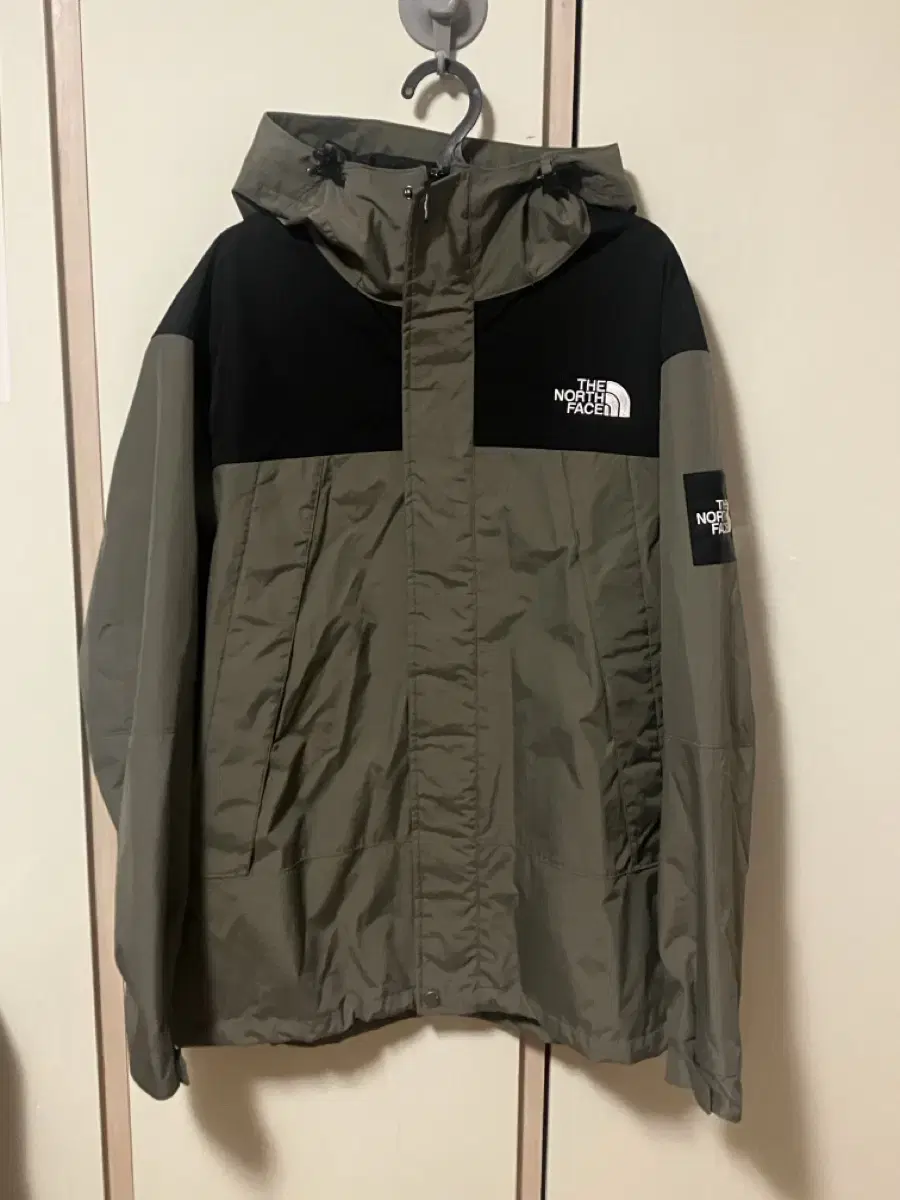 The north face  화이트라벨 마티스 윈드브레이커 자켓 카키