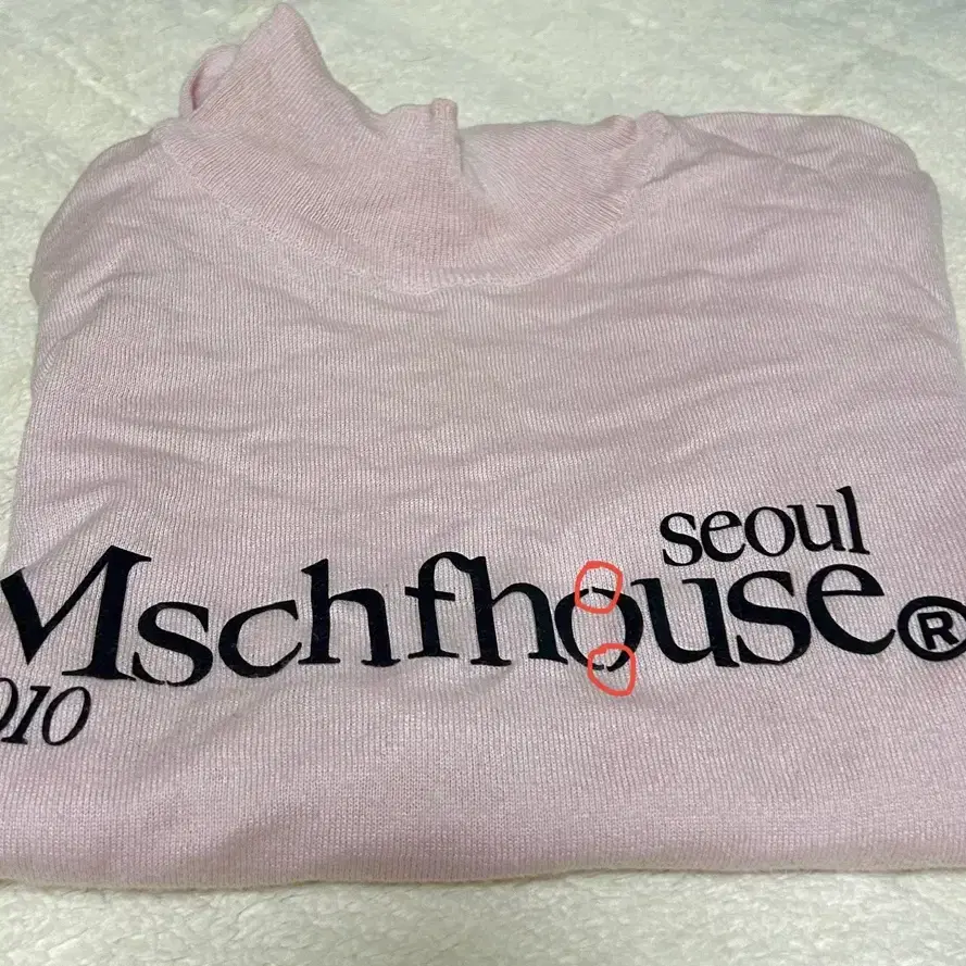 미스치프 HOUSE LIGHTWEIGHT KNIT 반폴라 핑크 니트