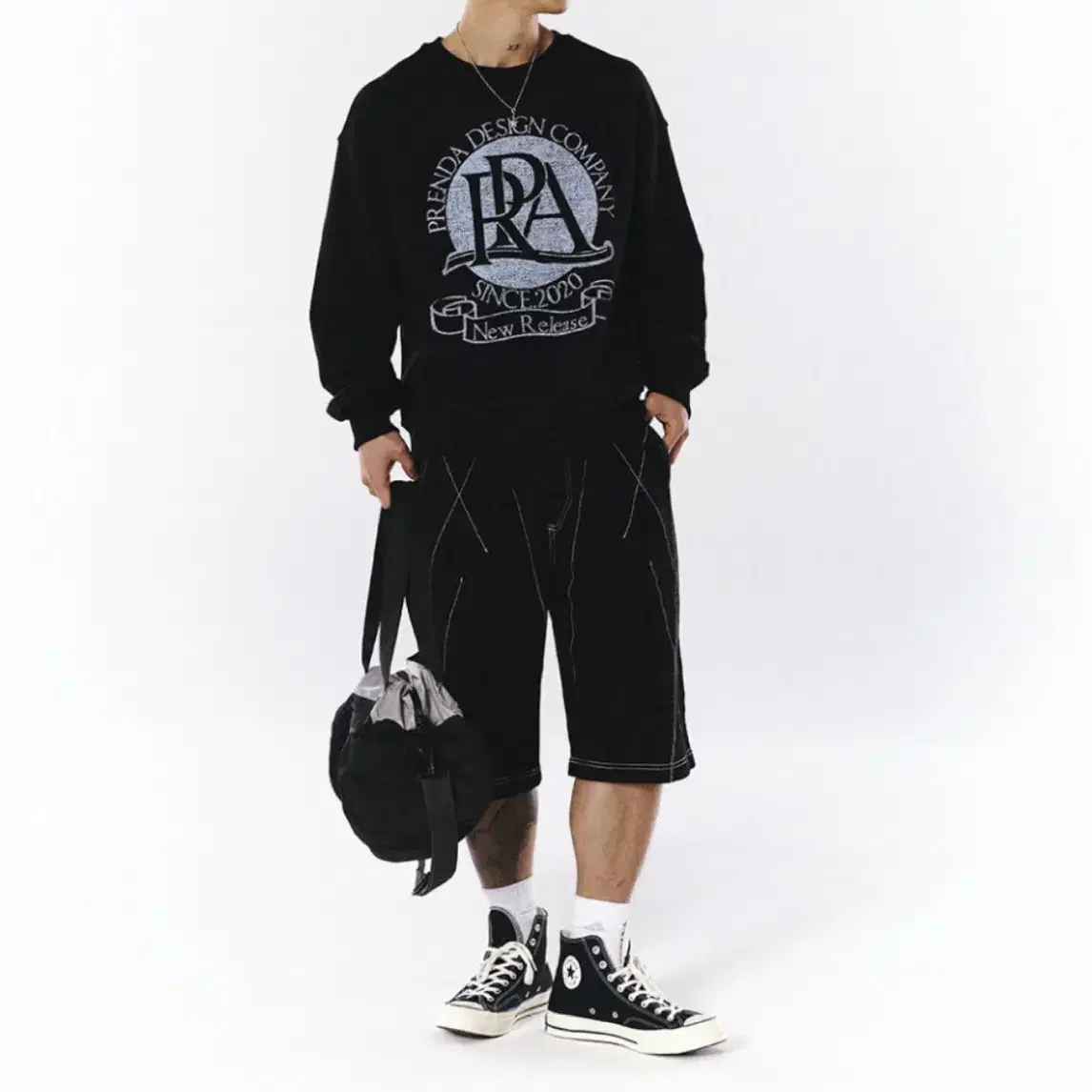 프렌다 ROUND LOGO CREWNECK SWEATSHIRT