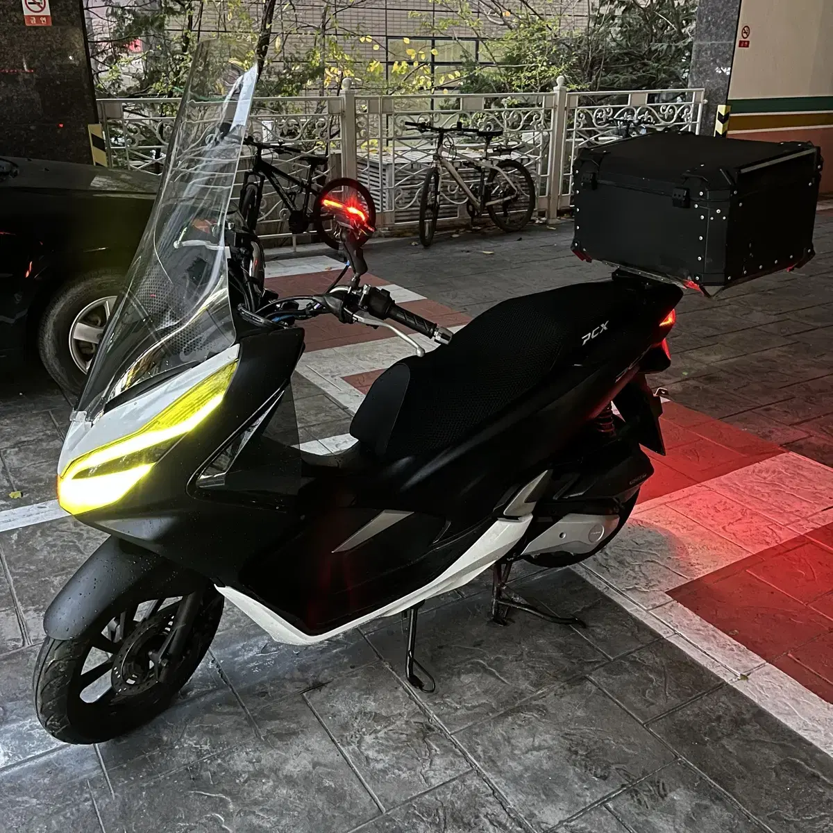 2020년형 PCX125 깔끔한셋팅 145만원 팝니다