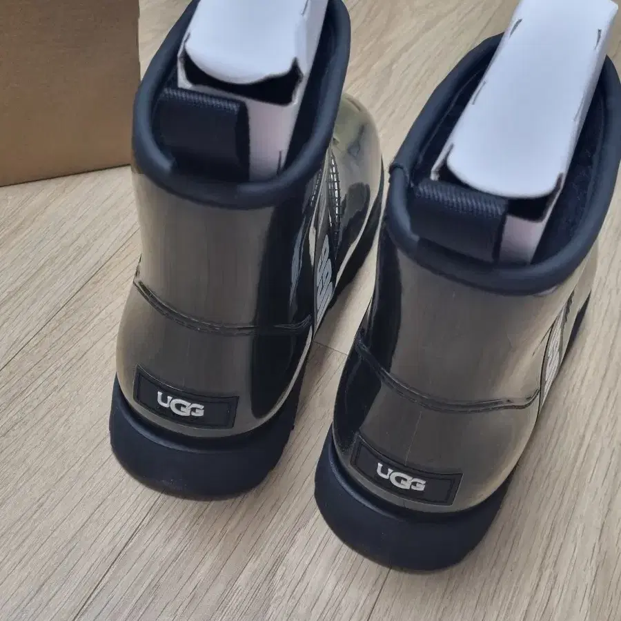 미국 어그 ugg 클리어 블랙 w7, 240사이즈 새상품