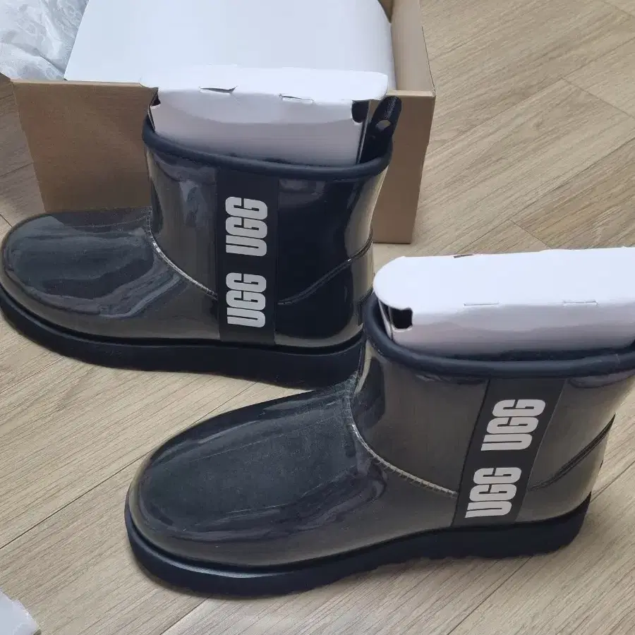 미국 어그 ugg 클리어 블랙 w7, 240사이즈 새상품