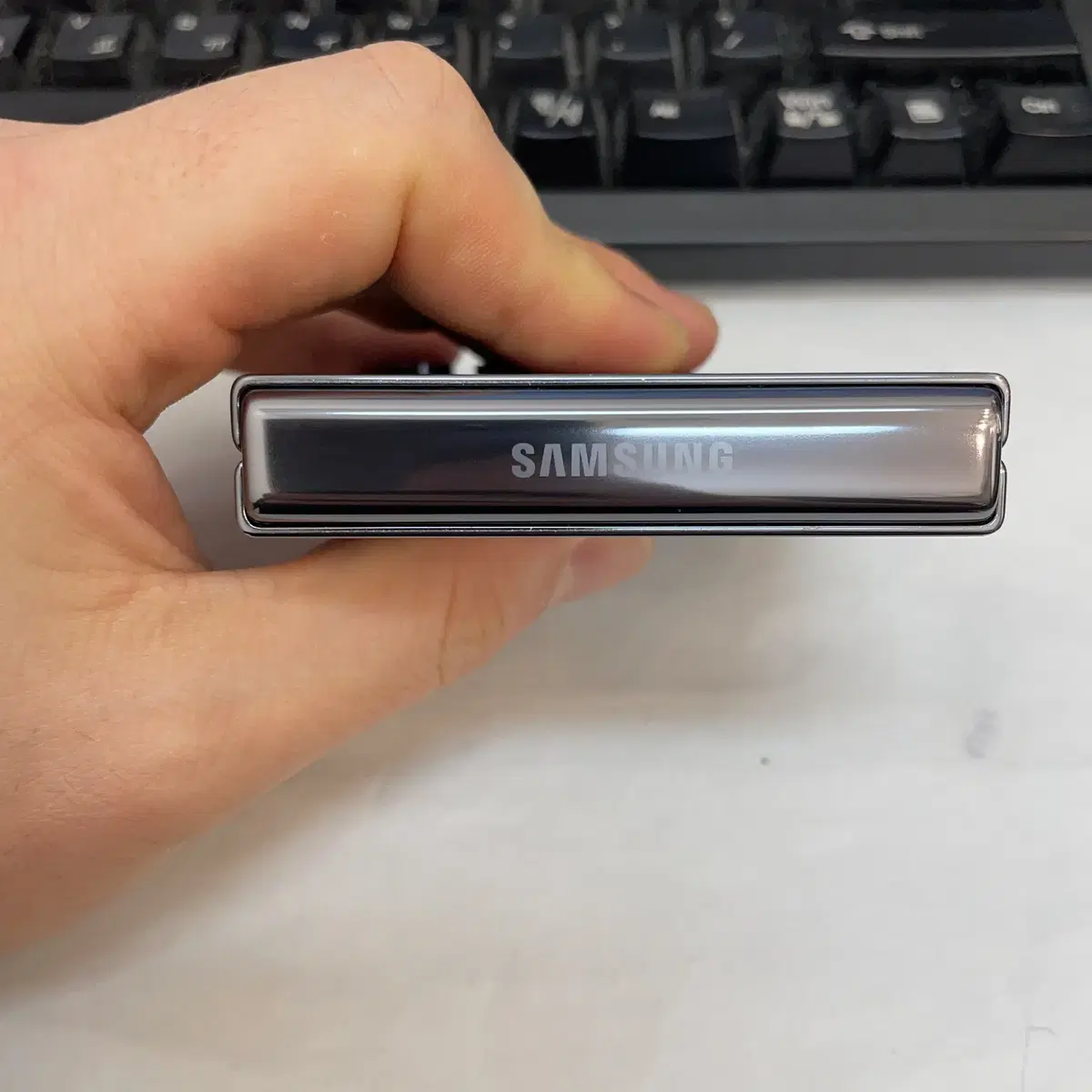 갤럭시Z플립5 블랙 256GB 무잔상 상태좋은 중고51만7천팝니다.