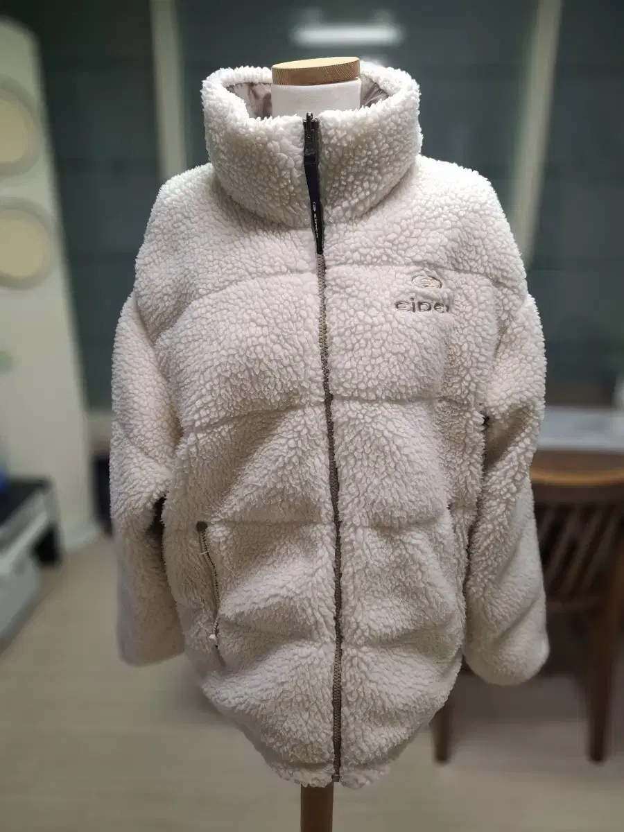 [Genuine] Eider Reversible Double Sided Padding size L in excellent condition.