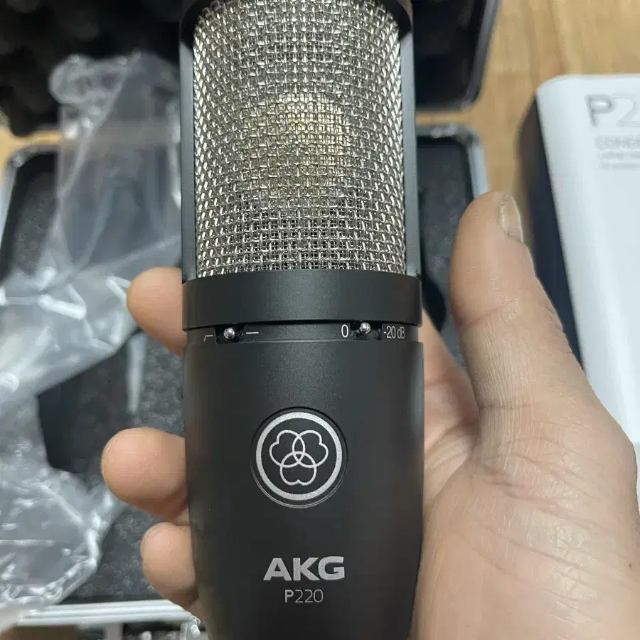 미사용 새상품] AKG P220 마이크 팝니다