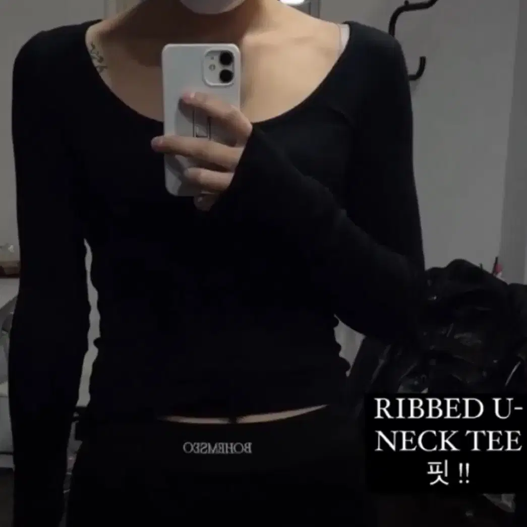 보헤미안서울) RIBBED U-NECK TEE