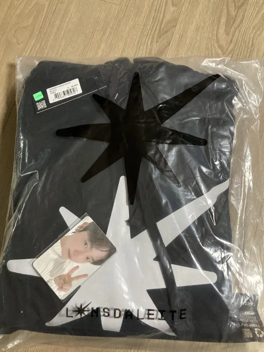 baekhyun hoodie lonsdalight kyungcon md (photocard included) Quick sale