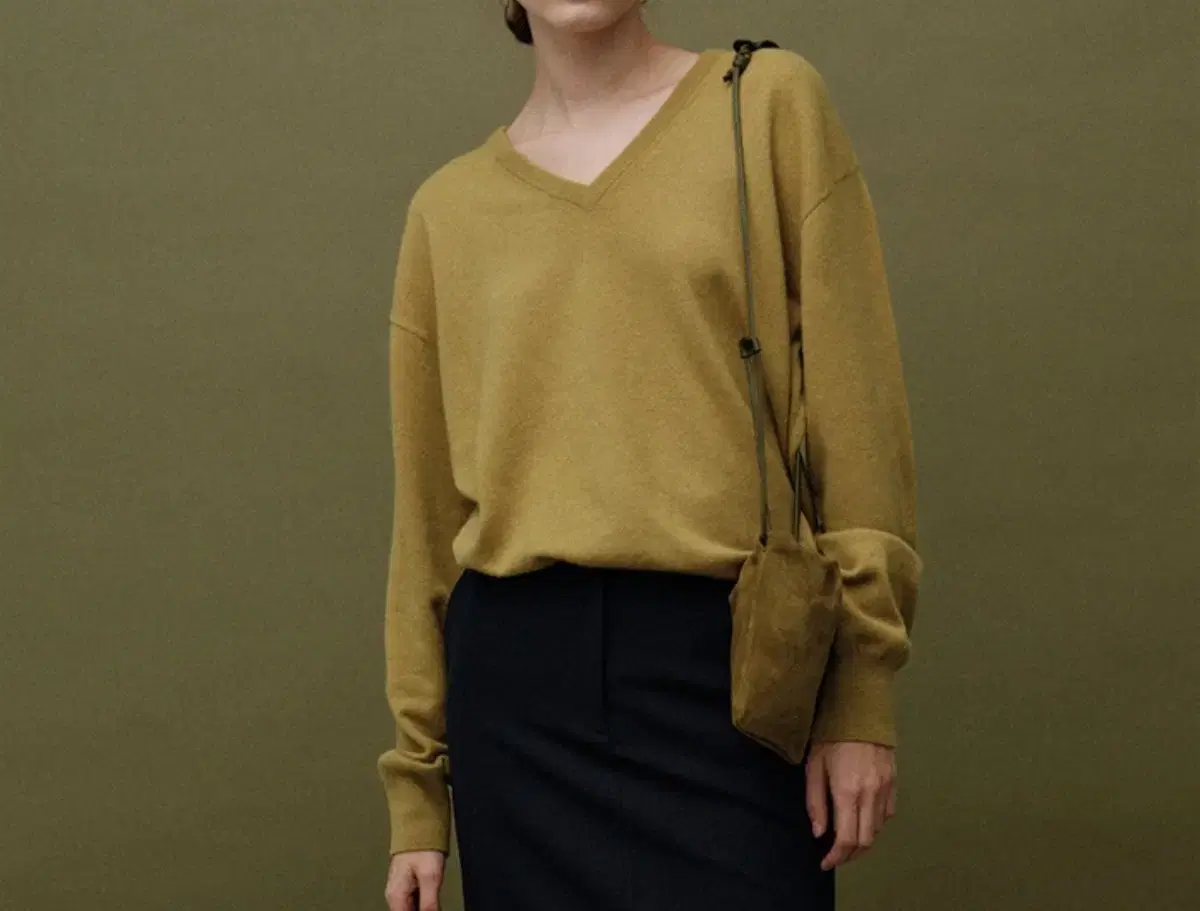 낫띵리튼 puno v-neck pullover