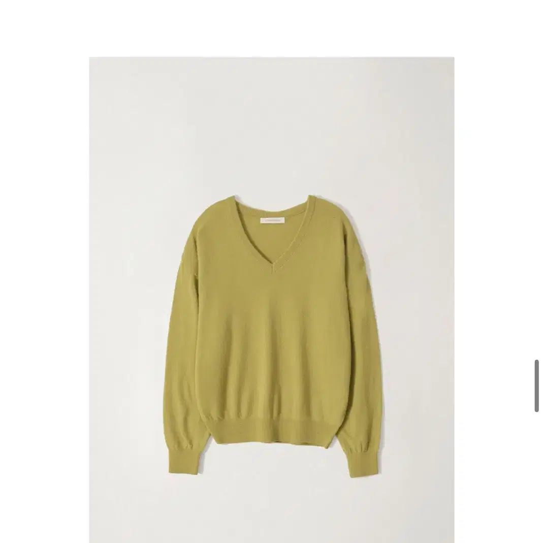 낫띵리튼 puno v-neck pullover