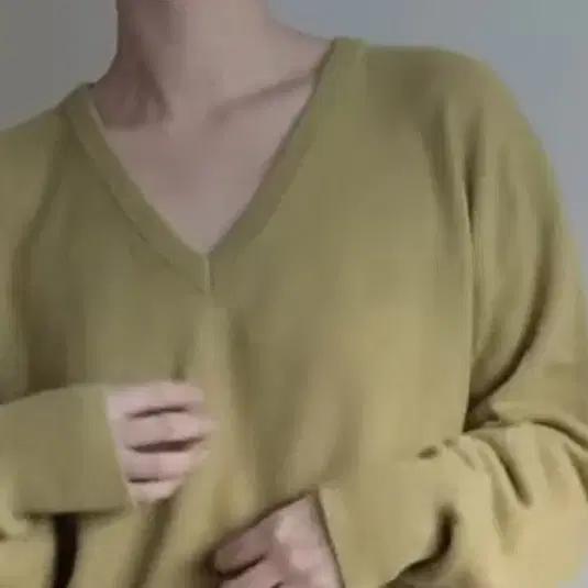 낫띵리튼 puno v-neck pullover