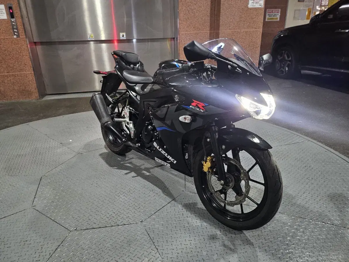 스즈끼 GSXR125 19년식 27000키로 260만원판매합니다