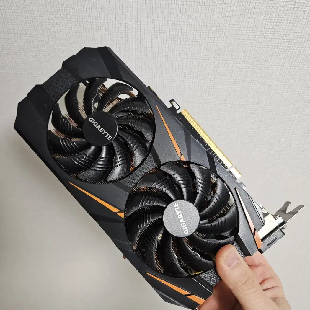 그래픽카드 GIGABYTE 1060 3g