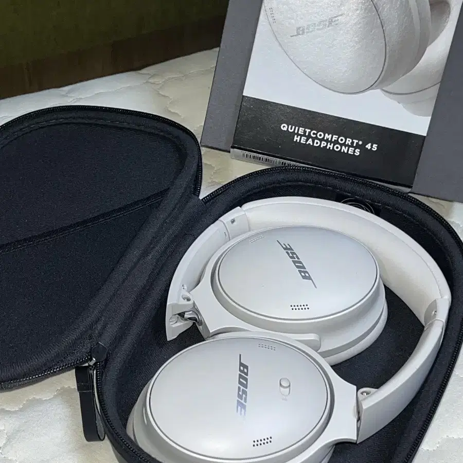 보스BOSE QC45 스모크 화이트