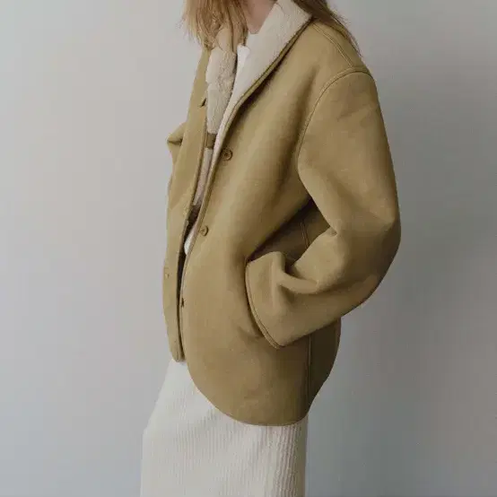 레터 Ben shearling coat (beige)