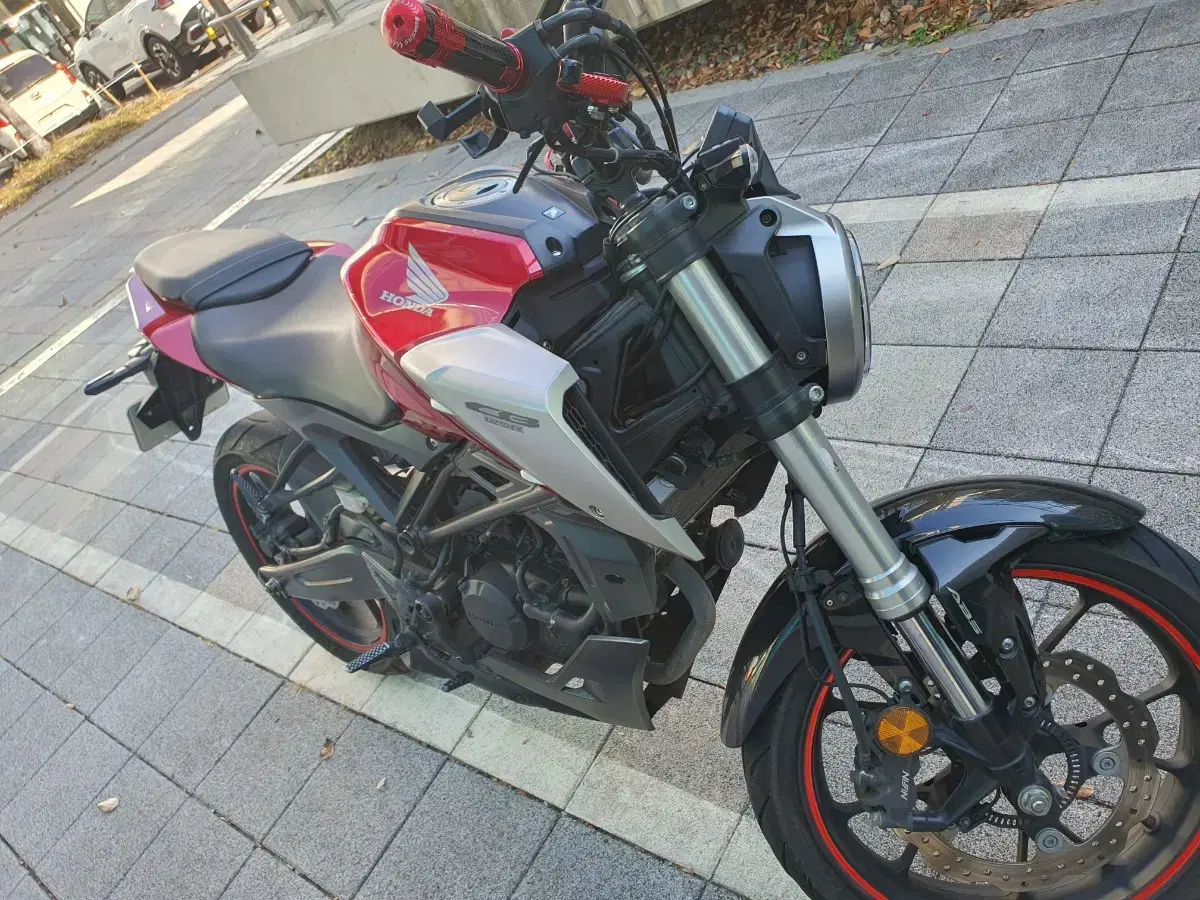 2018년식 옵션 좋은 cb125r 판매합니다.