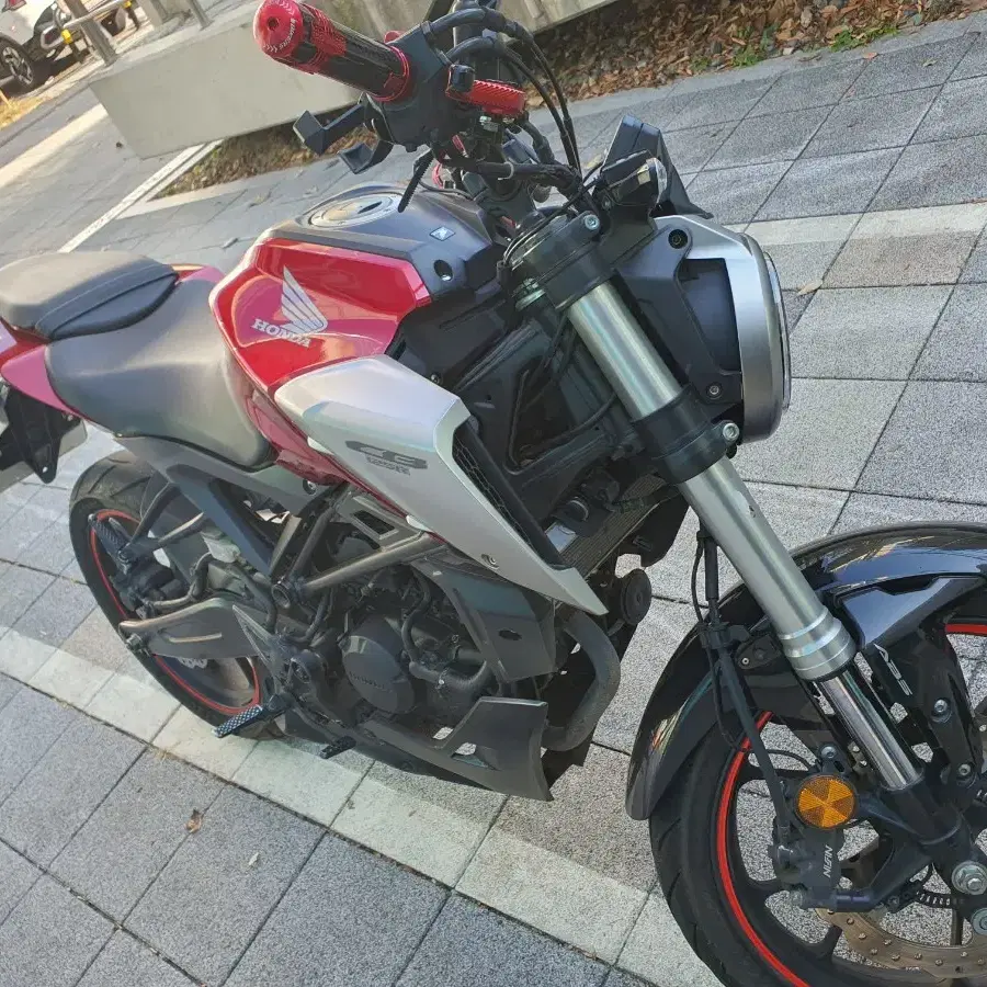 2018년식 옵션 좋은 cb125r 판매합니다.