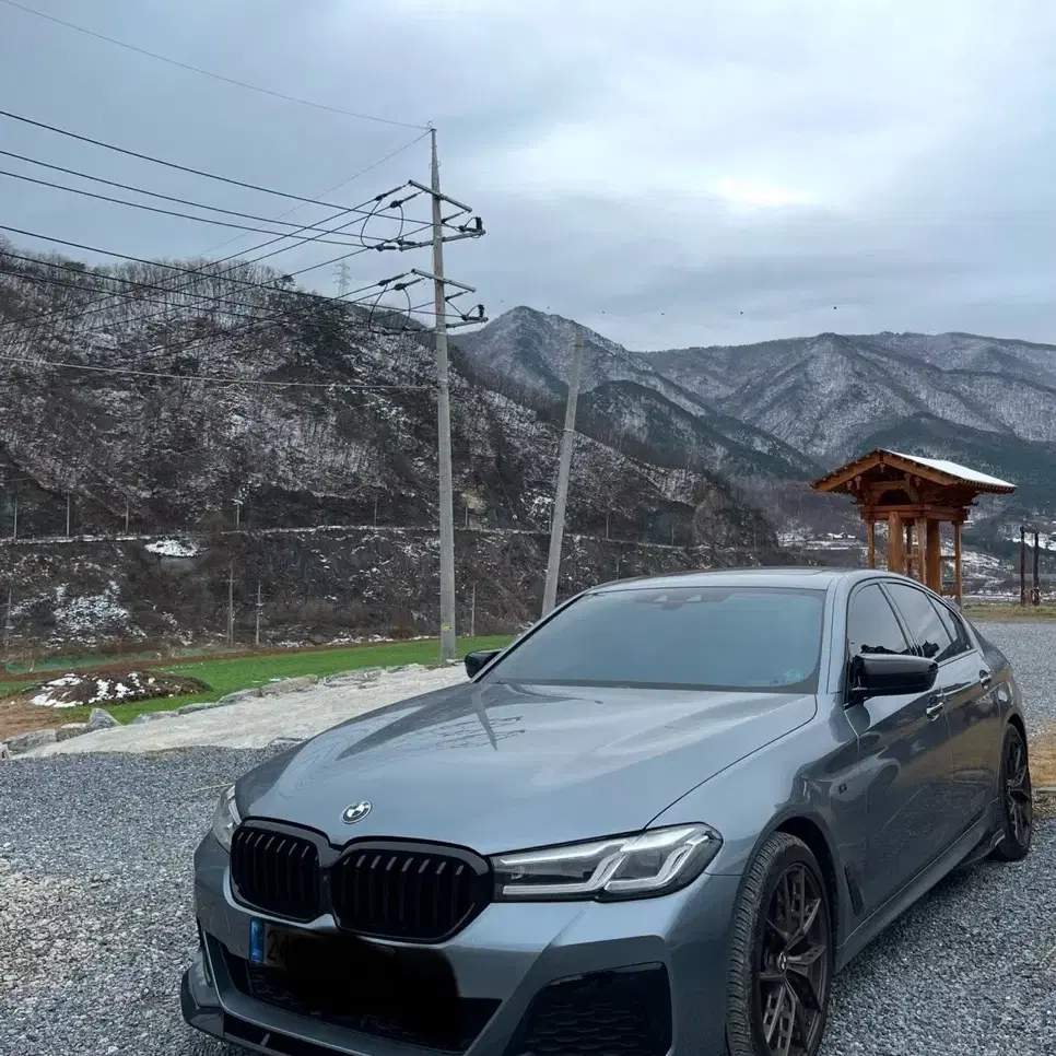 bmw g30 lci 5시리즈용 프론트립 팝니다.(블랙유광)