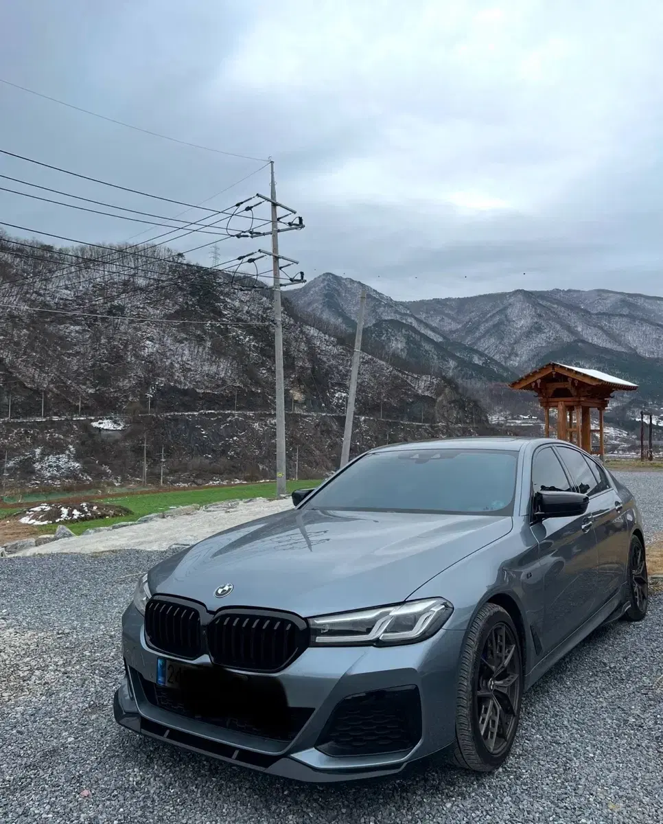 bmw g30 lci 5시리즈용 프론트립 팝니다.(블랙유광)