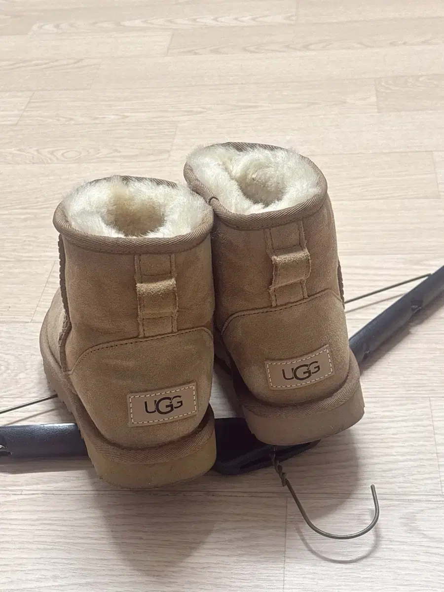 미국 어그 ugg 브라운 240