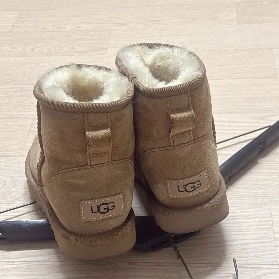 미국 어그 ugg 브라운 블랙 240