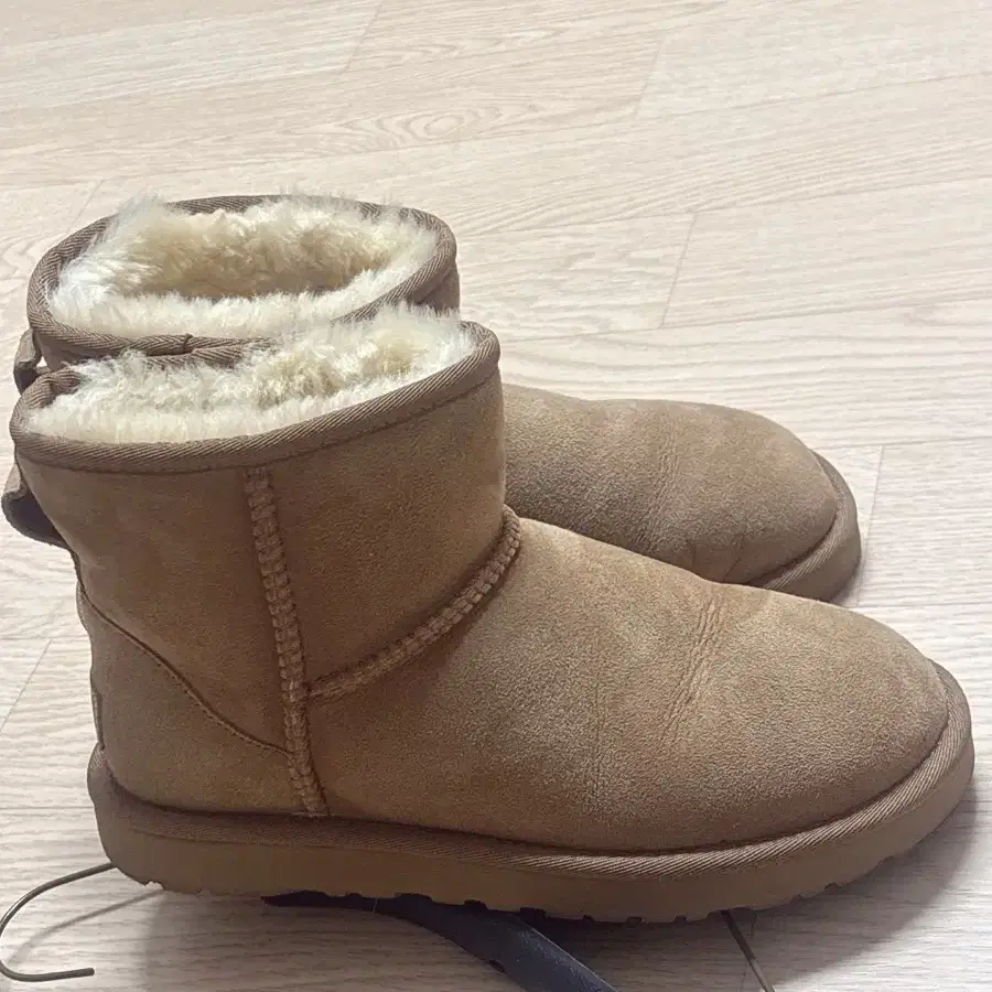 미국 어그 ugg 브라운 블랙 240