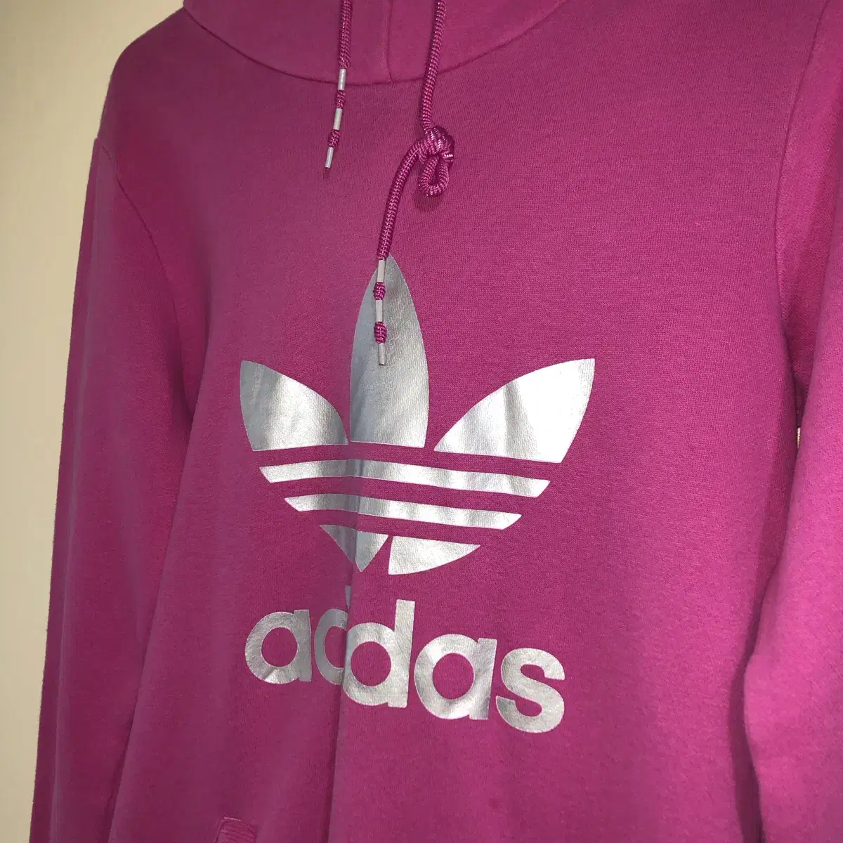 Vintage Adidas pink silver hood t