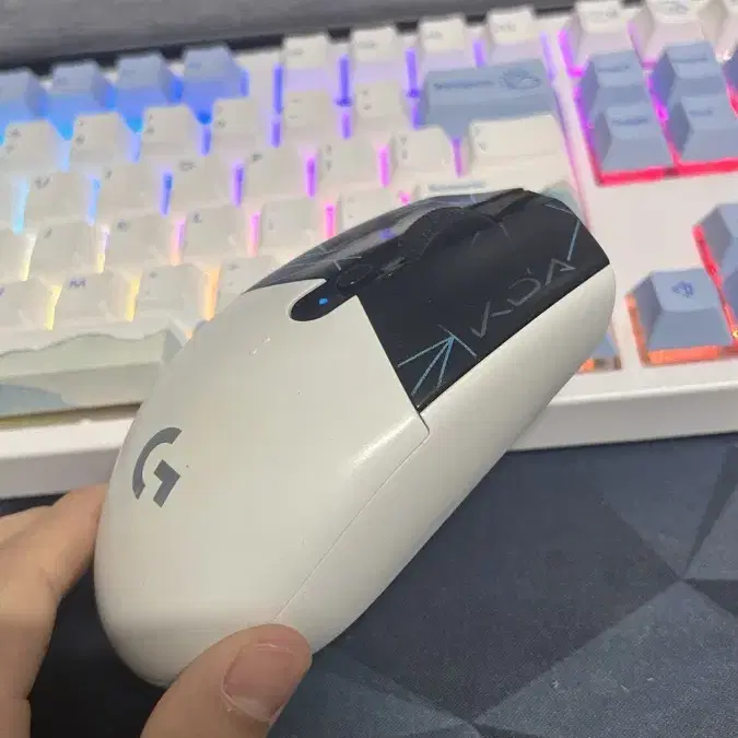 로지텍 G304 KDA 에디션 게이밍 무선 마우스