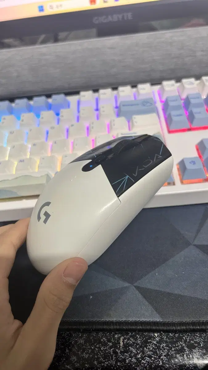 로지텍 G304 KDA 에디션 게이밍 무선 마우스