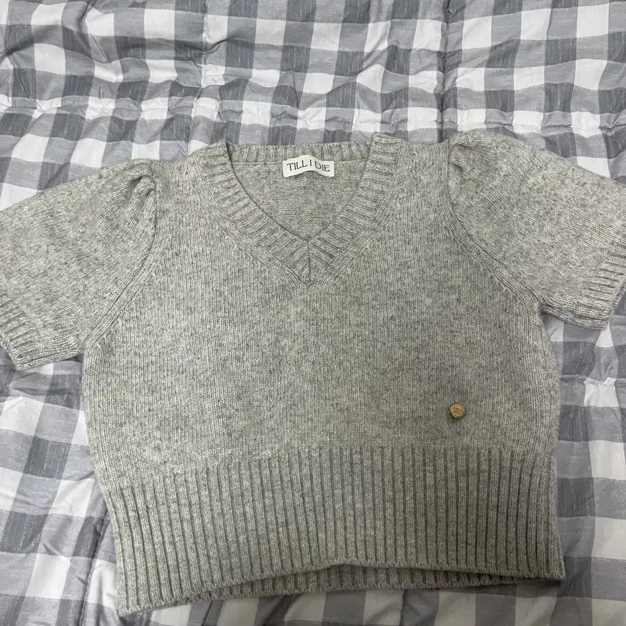 Raccoon V-neck knit top