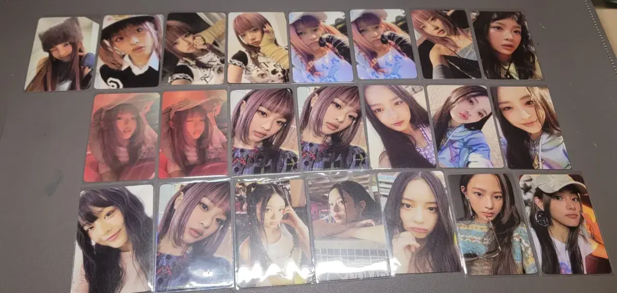 Hanni & minji photocard sell them for 0.05 each.