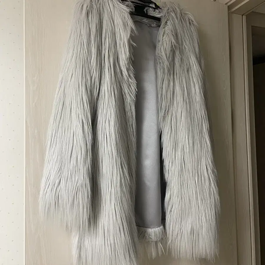 나체 NACHE SHAGGY FAUX FUR COAT gray