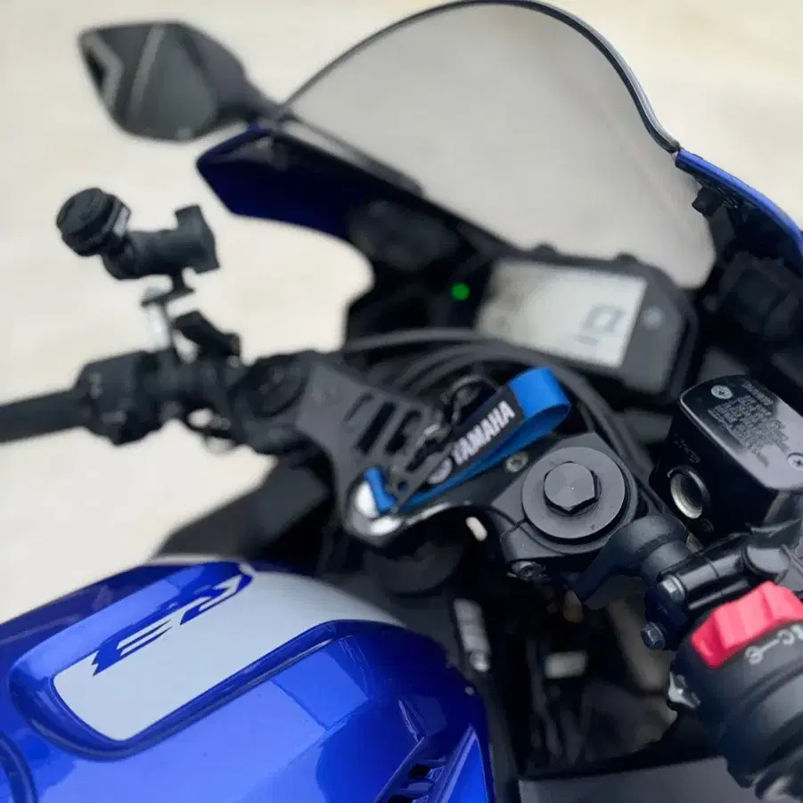 20년식 야마하 YZF-R3 6천Km 앞뒤블박2채널 짧은키로수 판매합니다