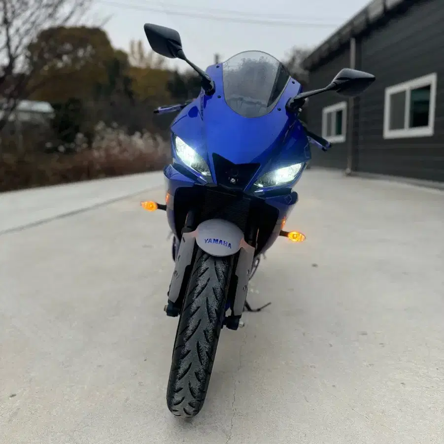 20년식 야마하 YZF-R3 6천Km 앞뒤블박2채널 짧은키로수 판매합니다