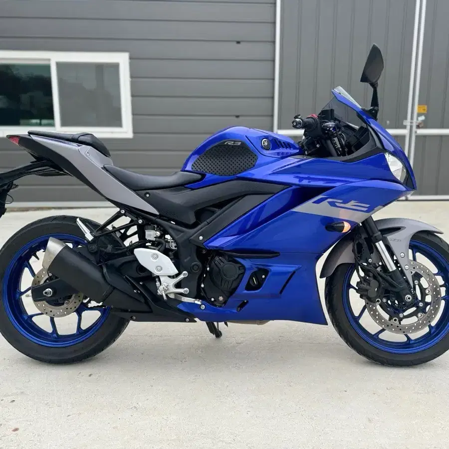 20년식 야마하 YZF-R3 6천Km 앞뒤블박2채널 짧은키로수 판매합니다