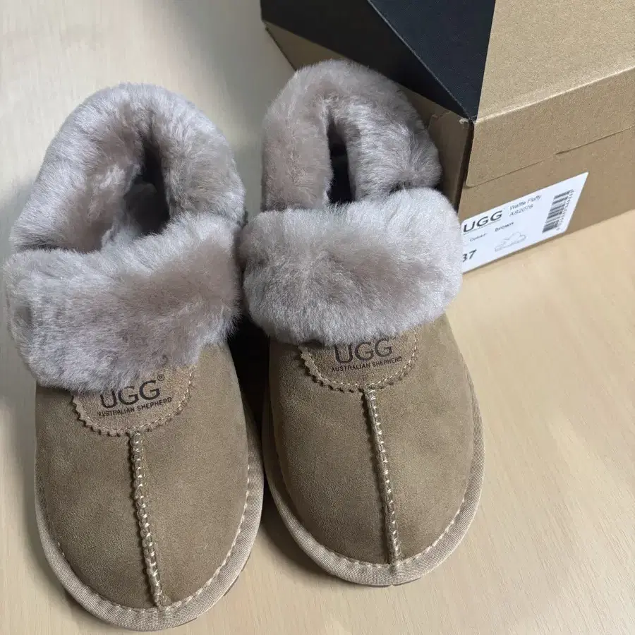 호주어그 UGG 슬리퍼 235