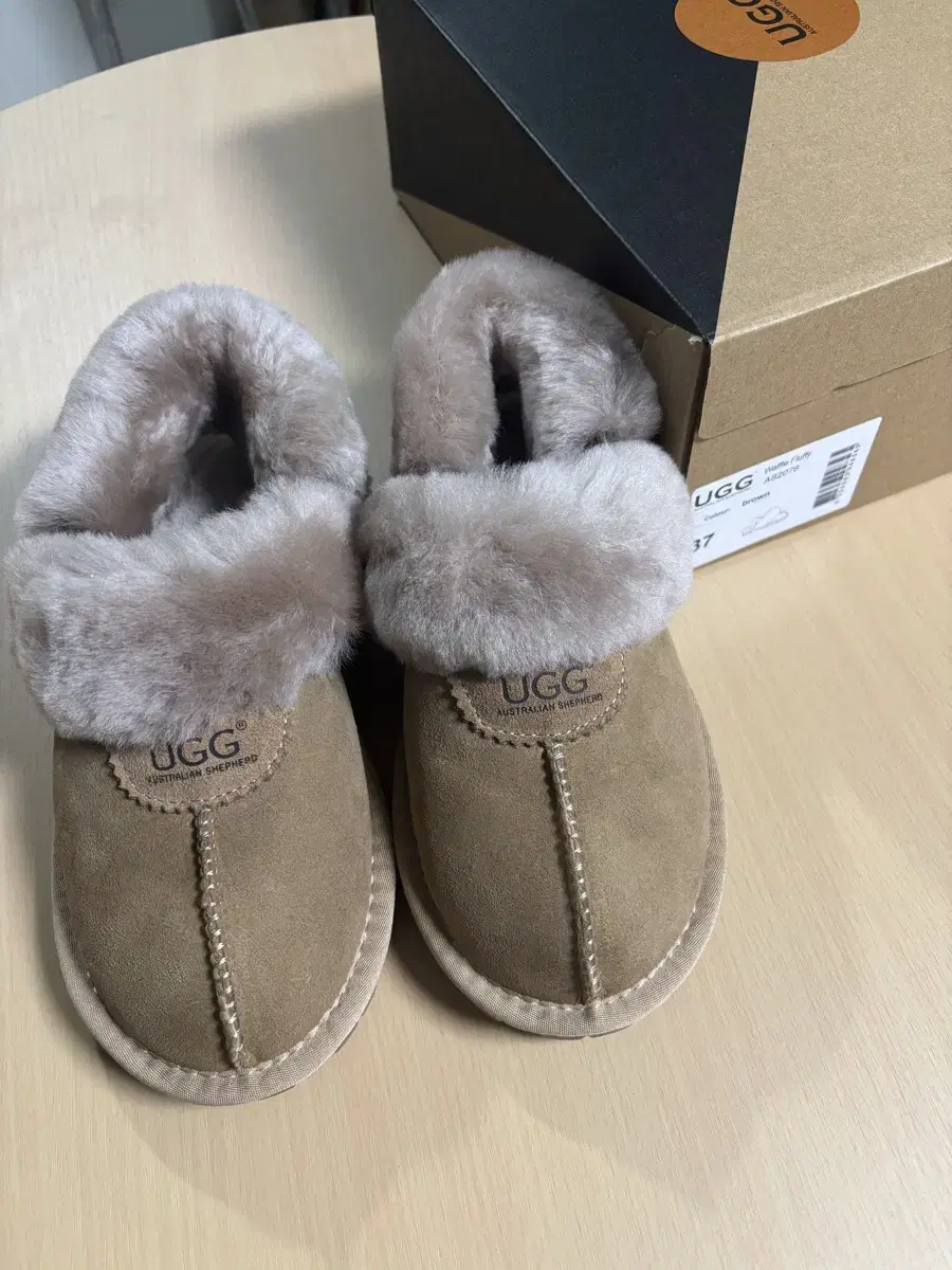 호주어그 UGG 슬리퍼 235