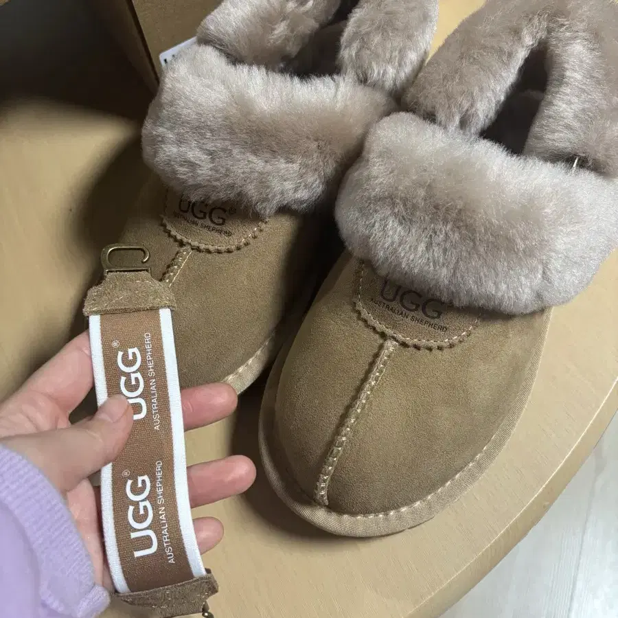 호주어그 UGG 슬리퍼 235