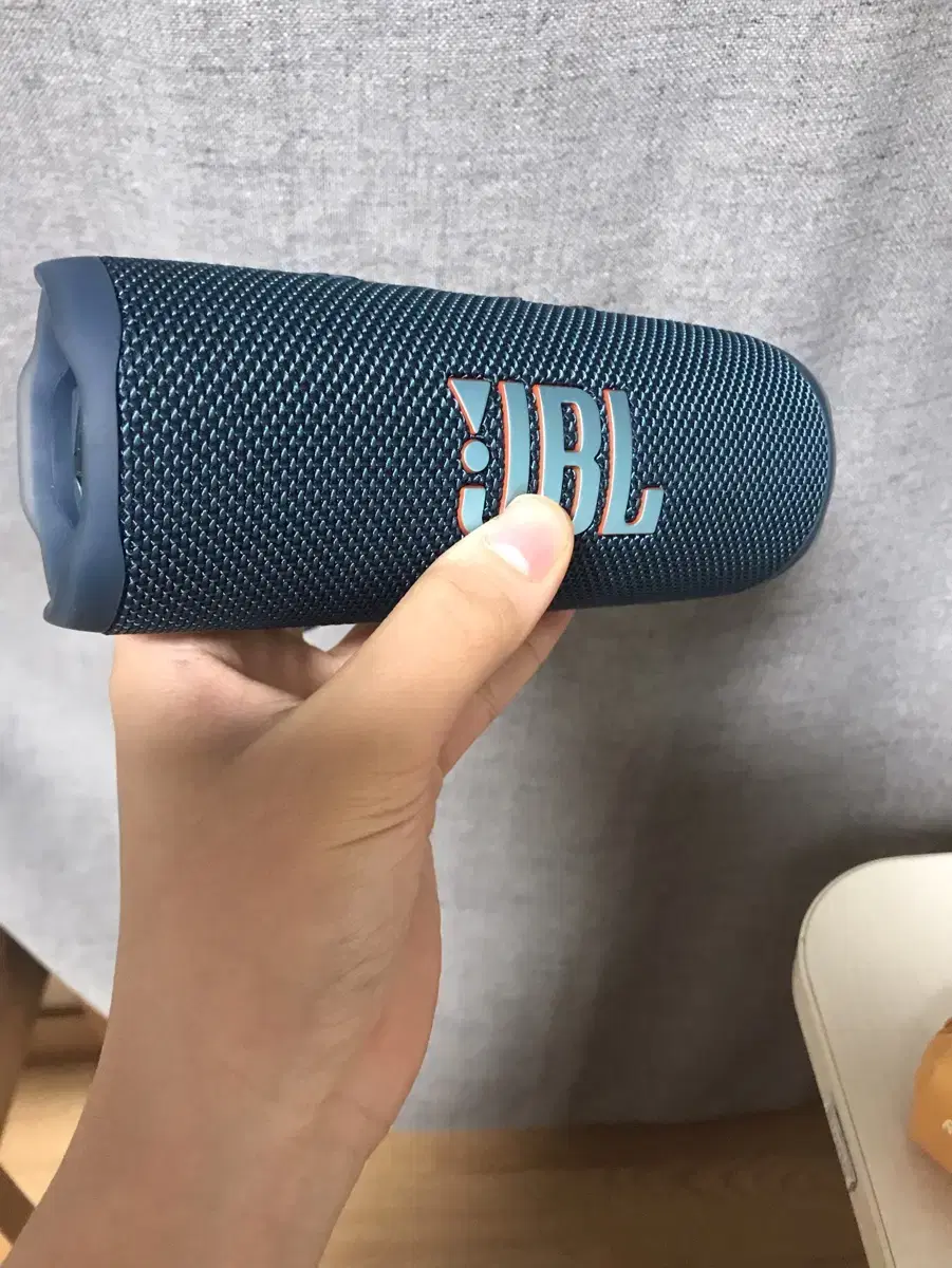 JBL flip 6 팝니다(가격제안해도됩니다)