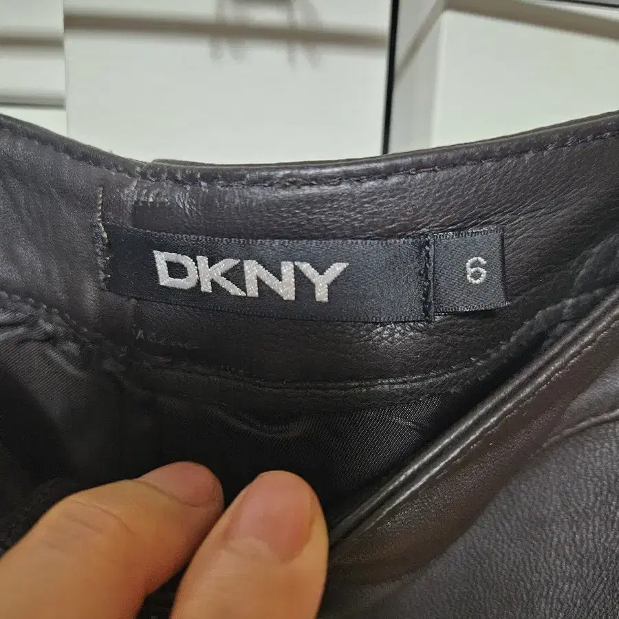 DKNY 양가죽100%바지(한국매장판)