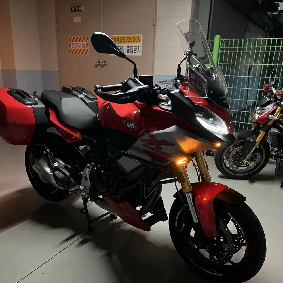 !급처분! BMW F900XR 21년식 짧은키로수 판매합니다!