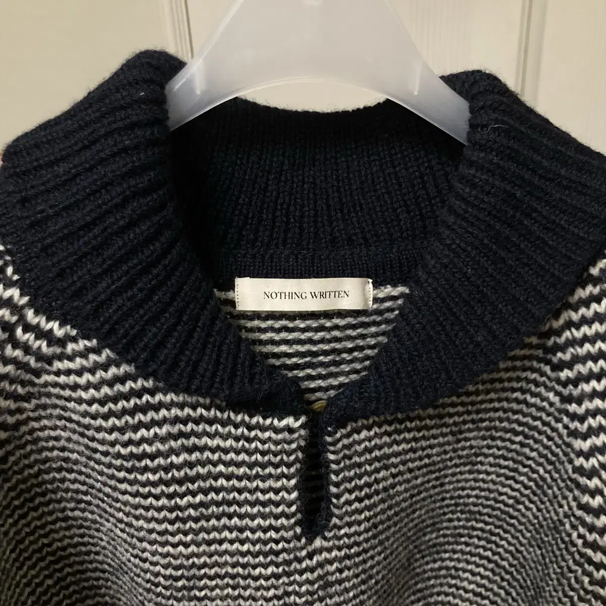 낫띵리튼 caron stripe jumper