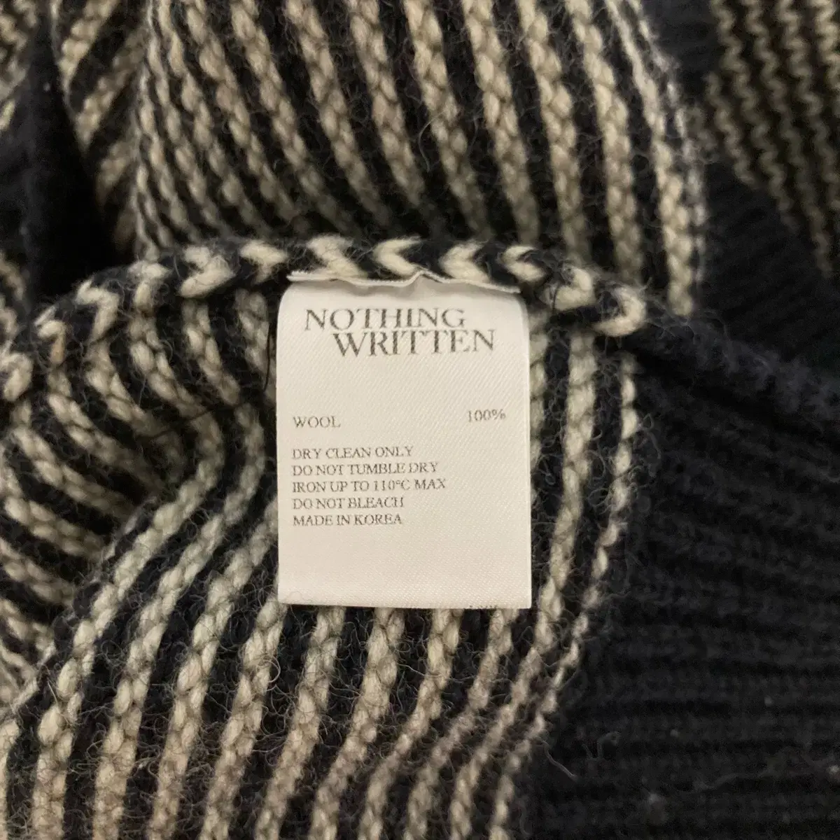 낫띵리튼 caron stripe jumper