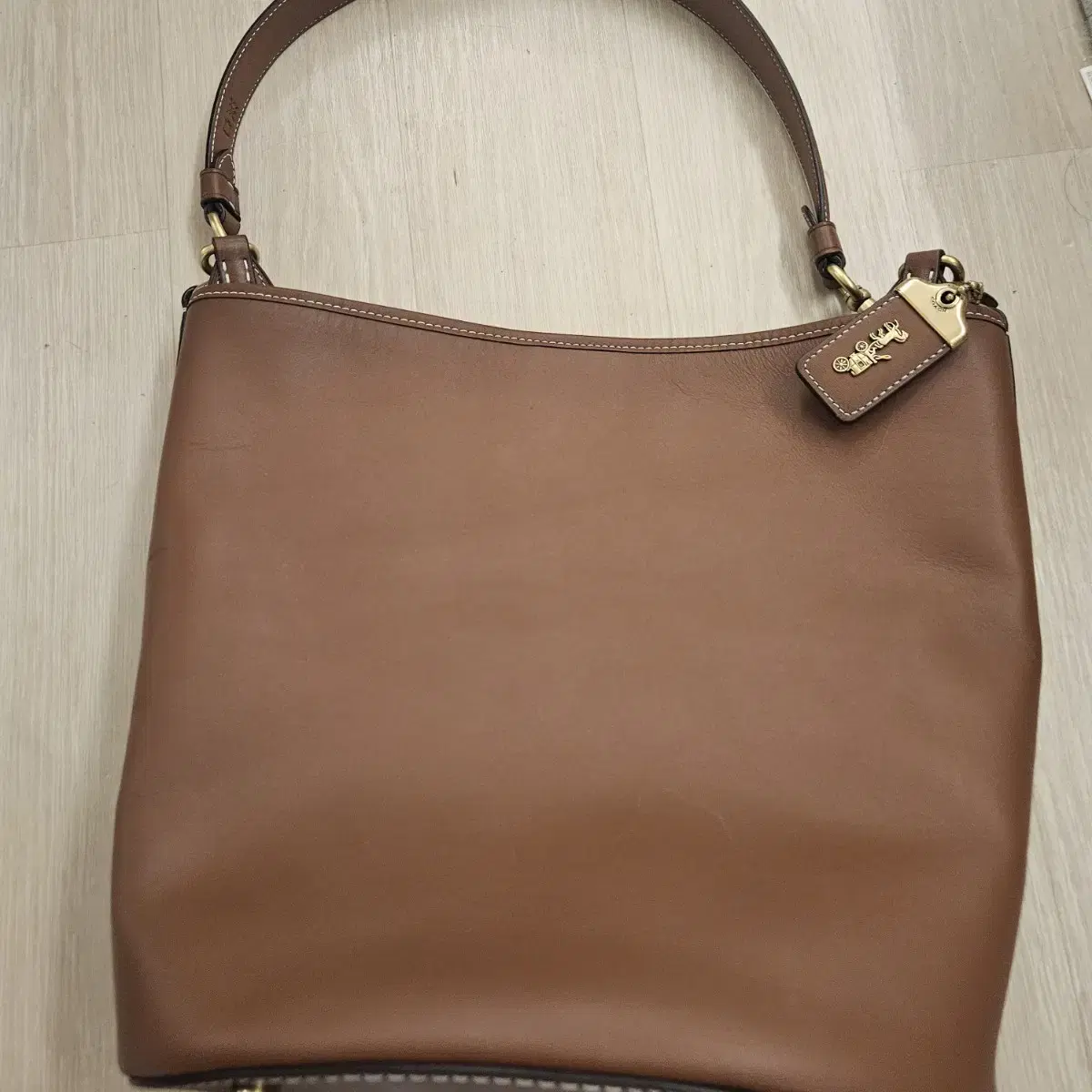 코치 다코타 새들브라운 백 coach Dakota saddle brown