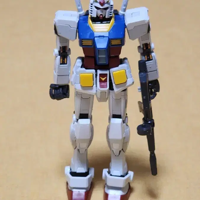 건담 [반다이 RG 퍼스트 건담 RX-78-2]