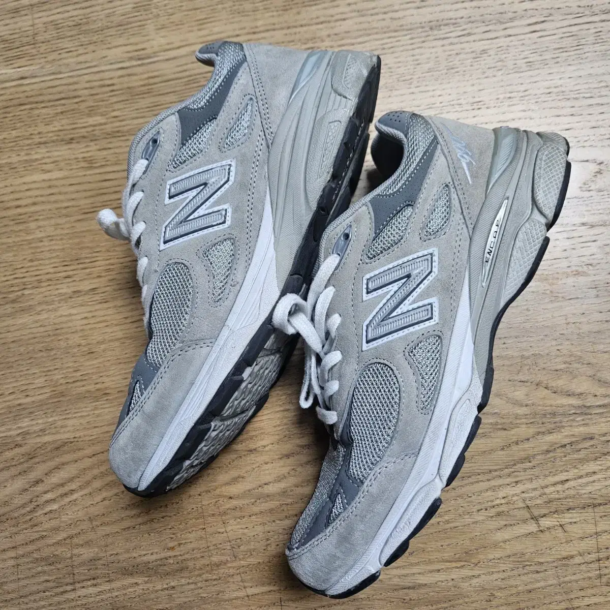 뉴발란스 990 v3