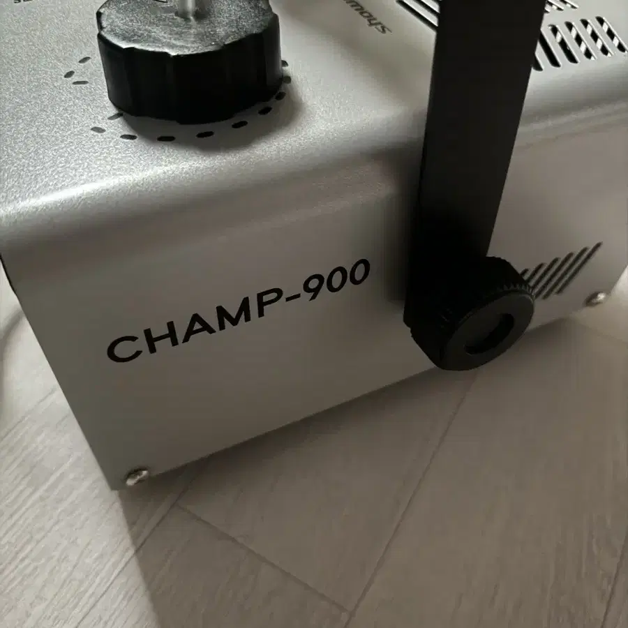 스모그머신 CHAMP-900 2대 + 용액 판매합니다