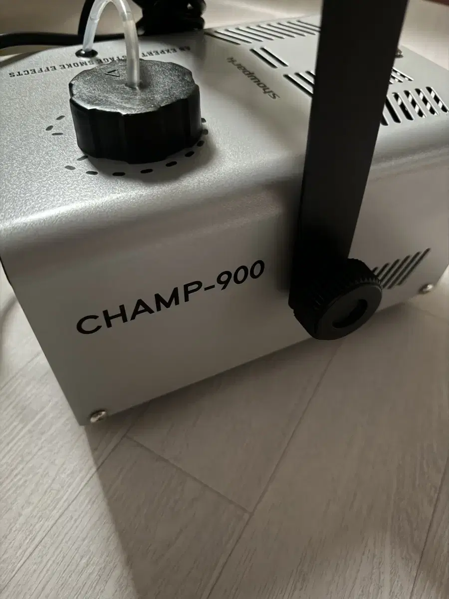 스모그머신 CHAMP-900 2대 + 용액 판매합니다