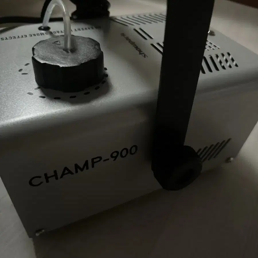 스모그머신 CHAMP-900 2대 + 용액 판매합니다