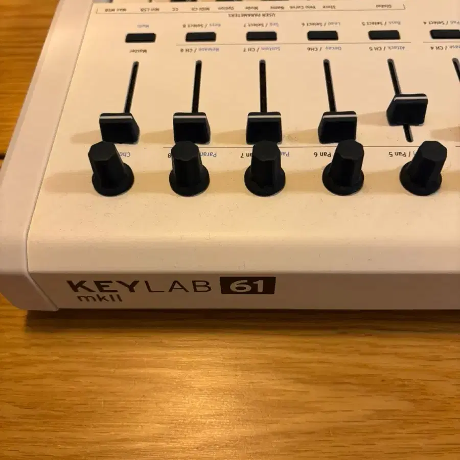 아투리아키랩 Arturia keylab  61 mk2 화이트