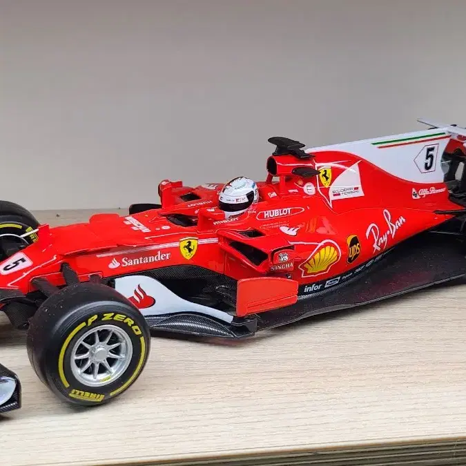 1:18 부라고 페라리 SF70H 세바스티안 베텔 다이캐스트 팝니다